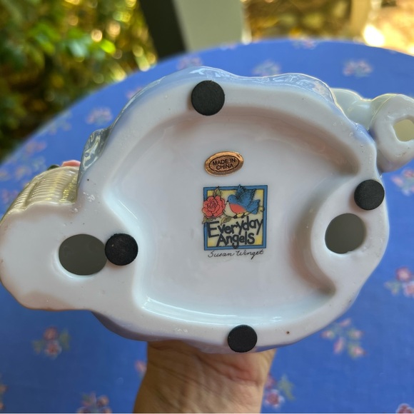 Susan Winget ❤️ Everyday Angel Ceramic Figurine - Picture 6 of 9